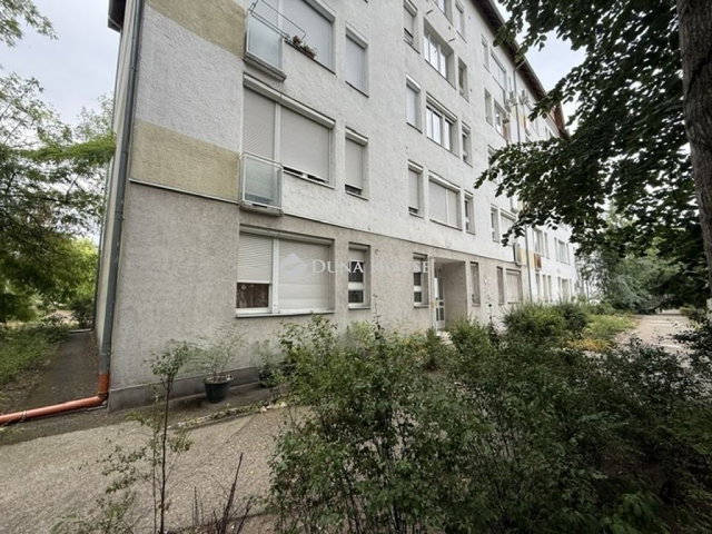Eladó téglalakás, Kecskeméten 40 M Ft, 2 szobás