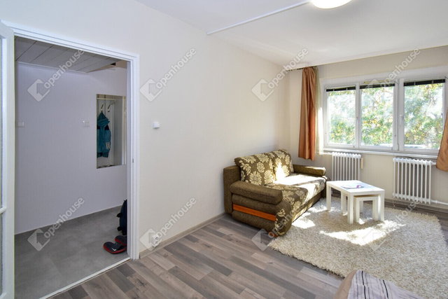 Eladó panellakás, Szegeden 40.99 M Ft, 2 szobás