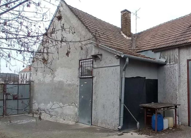 Eladó családi ház, Mosonmagyaróváron 35.7 M Ft, 2 szobás