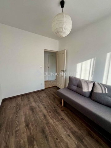 Eladó panellakás, Pétfürdőn 44.5 M Ft, 1+3 szobás