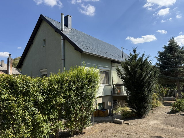 Eladó családi ház, Bicskén 75 M Ft, 3 szobás