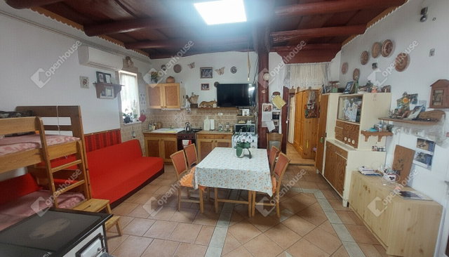 Eladó családi ház, Oroszlányban 69.99 M Ft, 2 szobás