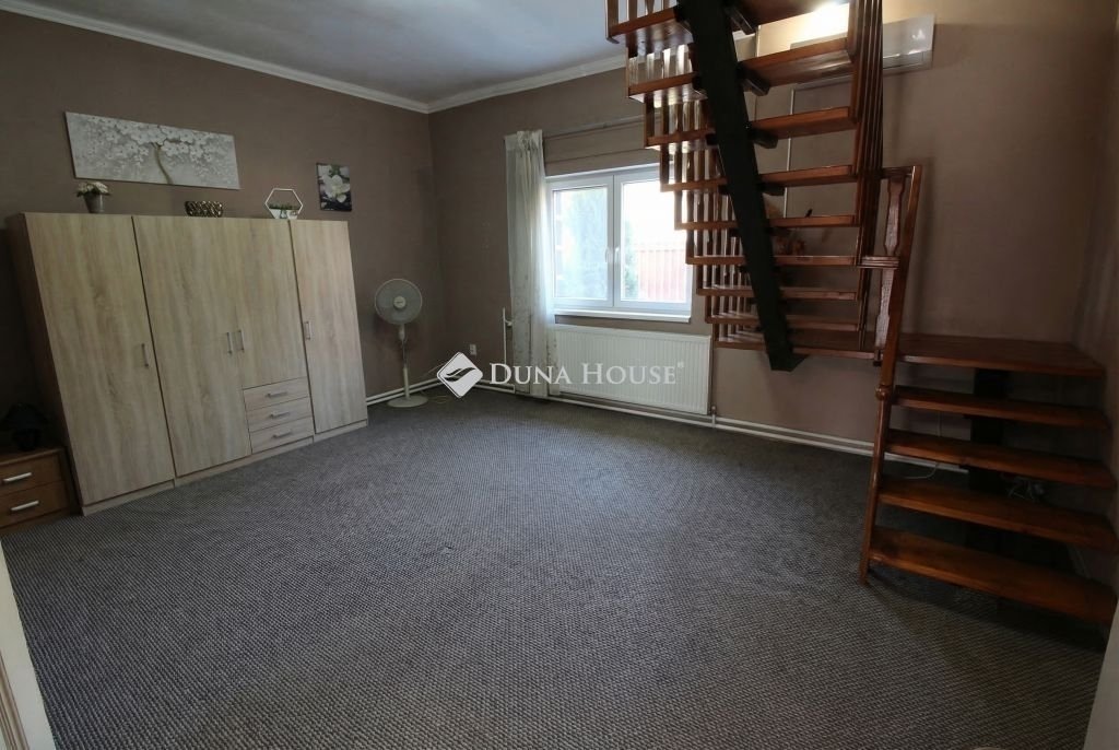 6 bed · 197m² · 139.900.000 ft