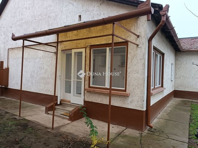 Eladó családi ház, Kiskunfélegyházán 44.5 M Ft, 2 szobás