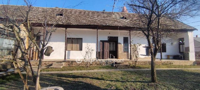 Eladó családi ház, Dúzson 10 M Ft, 3 szobás