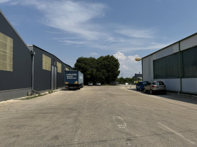 Eladó ipari ingatlan, Dunaújvárosban 750 M Ft