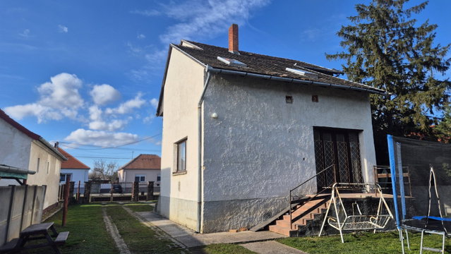 Eladó családi ház, Répcelakon 33 M Ft, 5 szobás