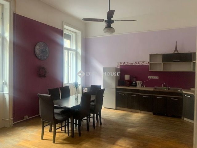 Eladó téglalakás, Budapesten, VI. kerületben 86 M Ft, 3 szobás