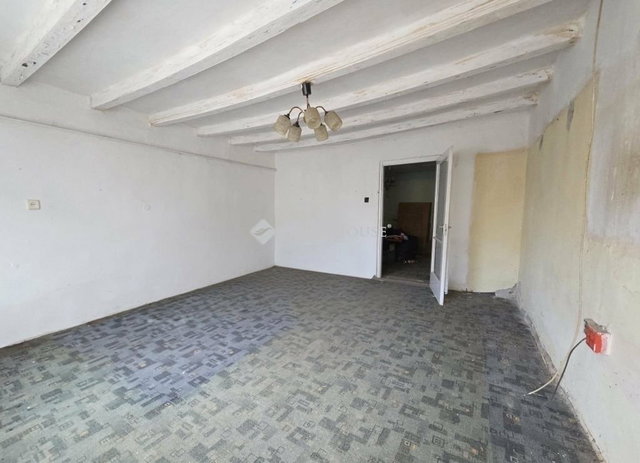 Eladó családi ház, Szegeden 24.9 M Ft, 2 szobás