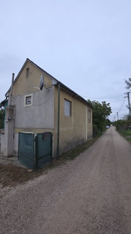 Eladó családi ház, Szabadbattyánban 24 M Ft, 4 szobás