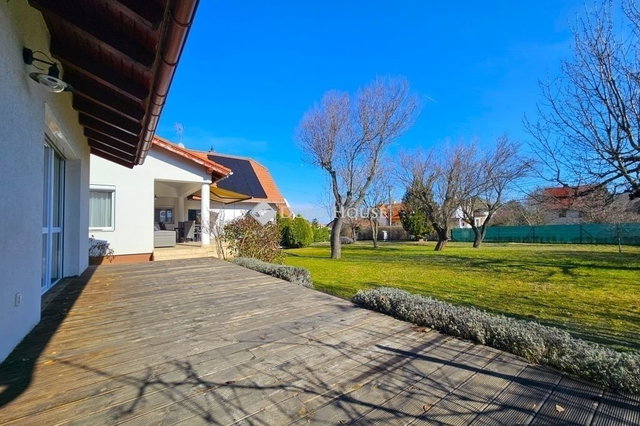 Eladó családi ház, Balatonalmádiban 229 M Ft, 8 szobás