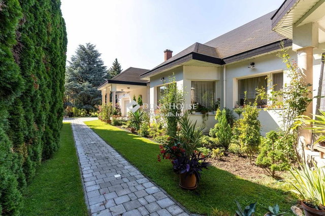 Eladó családi ház, Velencén 205 M Ft, 7 szobás