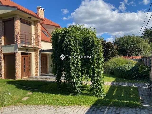 Eladó családi ház, Szentendrén 185 M Ft, 5 szobás