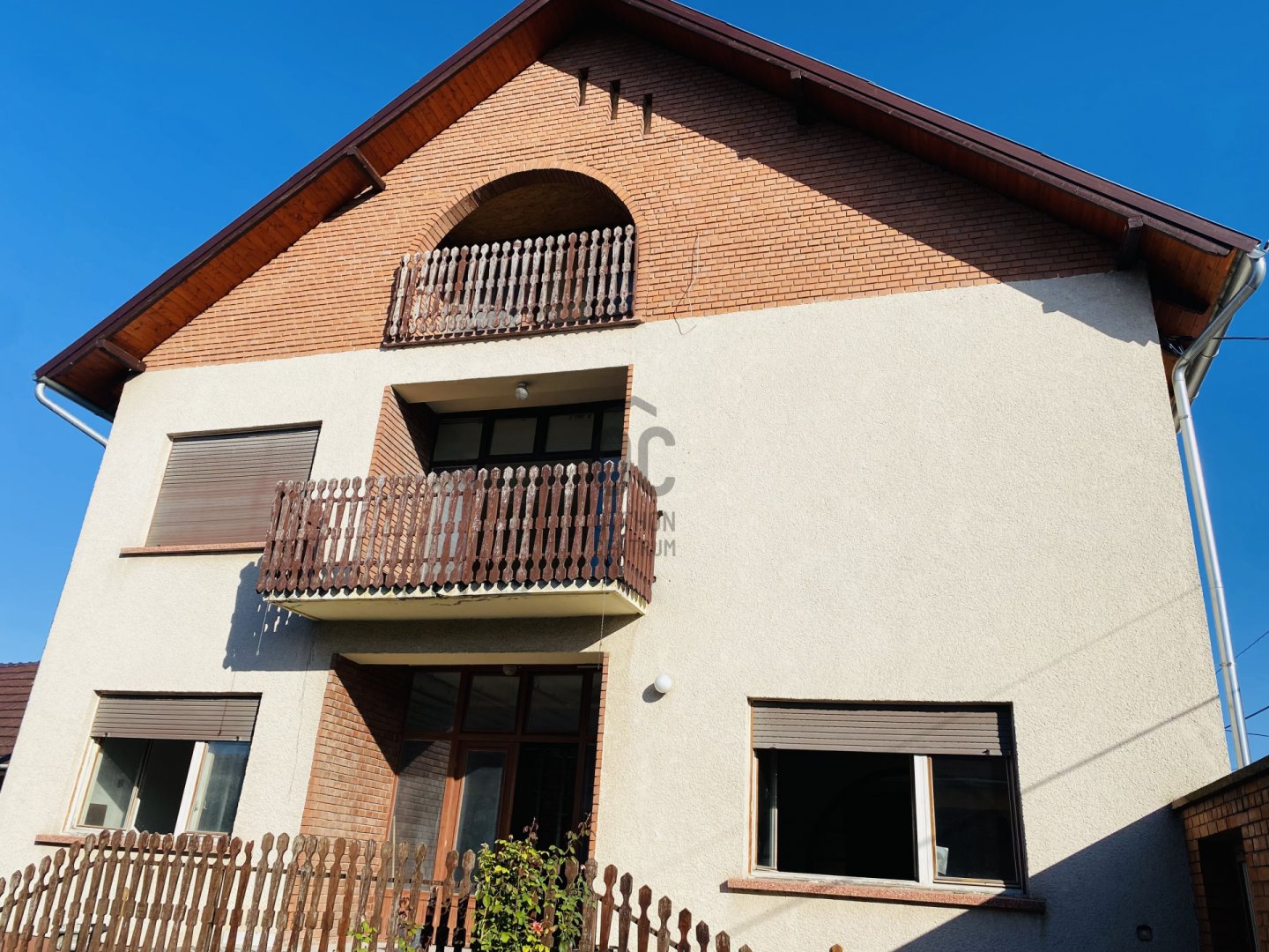 7 bed · 280m² · 84.900.000 ft