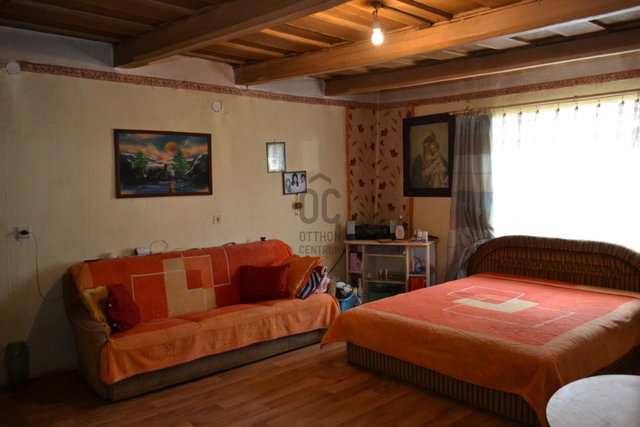 Eladó családi ház, Kenézlőn 7.5 M Ft, 2 szobás