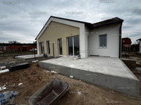 Eladó ikerház, Csörögön 99.9 M Ft, 2+3 szobás