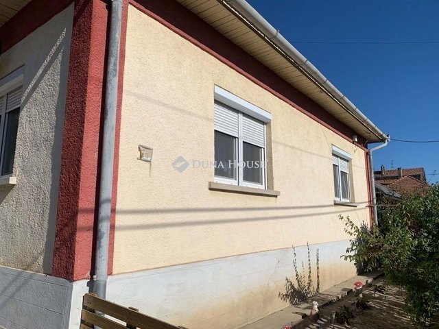 Eladó családi ház, Tápiószentmártonon 46.9 M Ft, 4 szobás