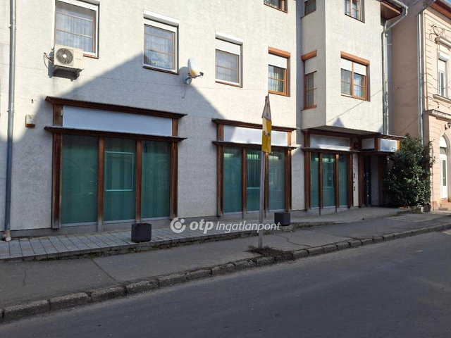 Eladó ipari ingatlan, Balassagyarmaton 170 M Ft