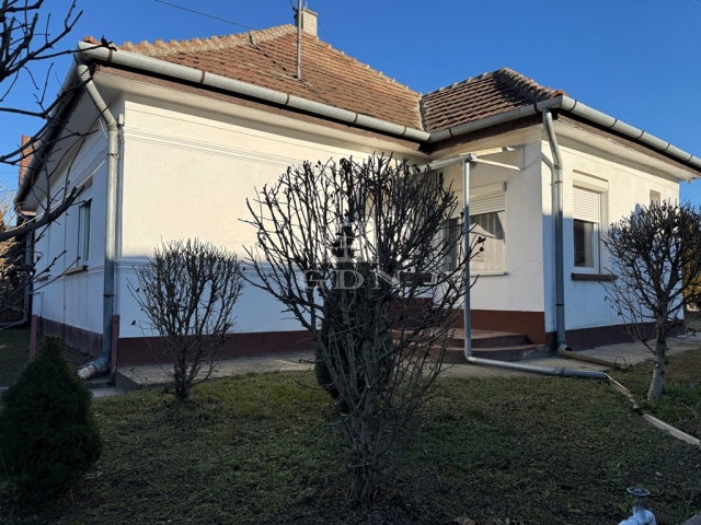 Eladó családi ház, Szigetcsépen 75 M Ft, 3 szobás