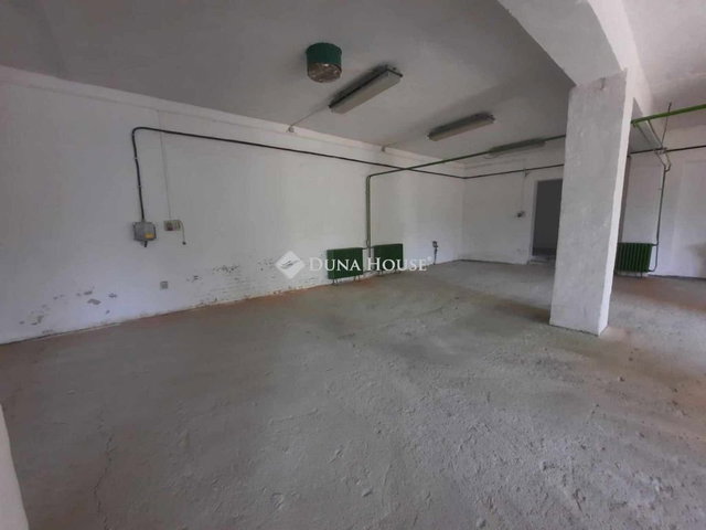 Kiadó ipari ingatlan, Jászberényben 250 E Ft / hó