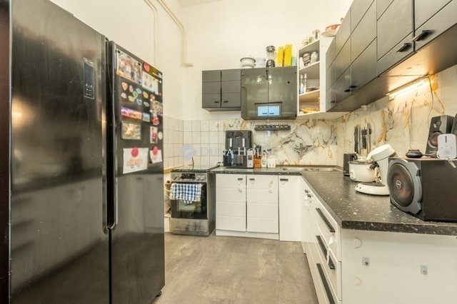 Eladó téglalakás, Budaörsön 75 M Ft, 3 szobás