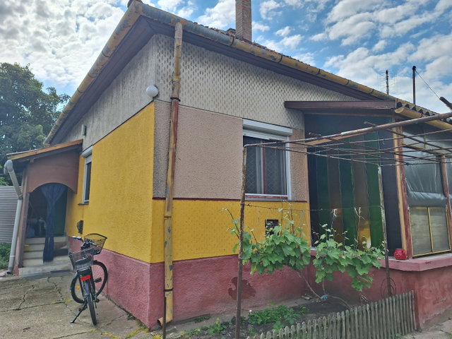 Eladó családi ház, Hódmezővásárhelyen, Csík utcában