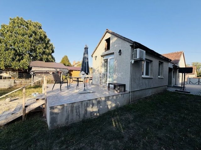 Eladó családi ház, Táton 58 M Ft, 6 szobás