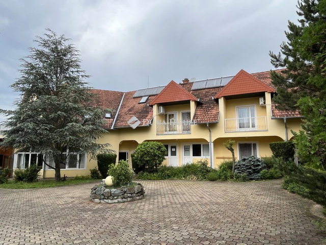 Eladó üzlethelyiség, Cserszegtomajon 274.733 M Ft