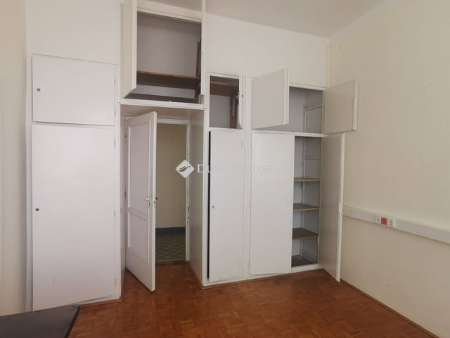 Kiadó iroda, Tatán 35 E Ft / hó / költözzbe.hu