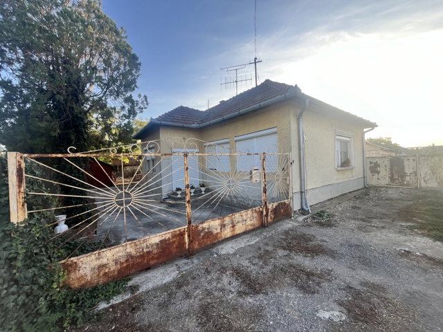 Eladó családi ház, Sarkadon, Bihar utcában 11.9 M Ft, 2 szobás