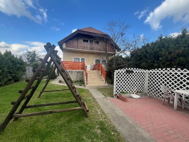 Eladó családi ház, Szigetszentmiklóson 144.9 M Ft, 4 szobás