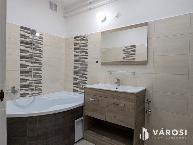 Kiadó téglalakás, albérlet, Békéscsabán 135 E Ft / hó