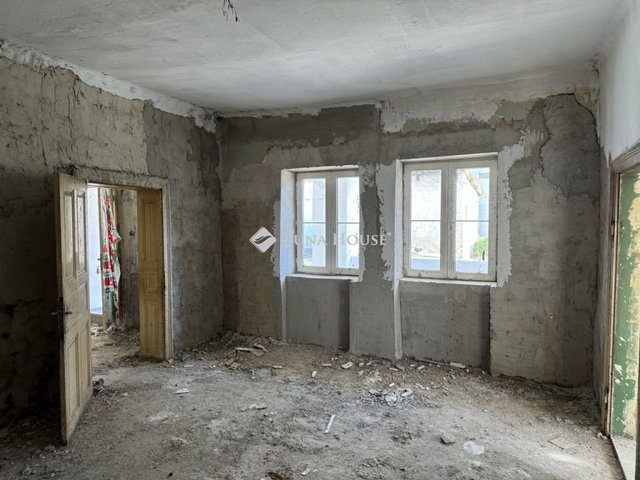 Eladó családi ház, Csornán 24.5 M Ft, 2 szobás