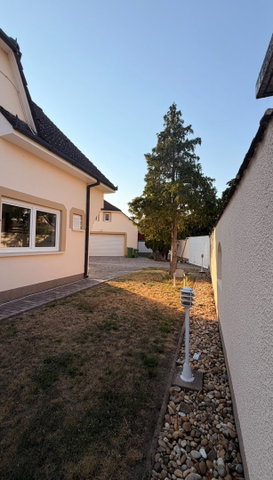 Eladó családi ház, Baján 220 M Ft, 5 szobás
