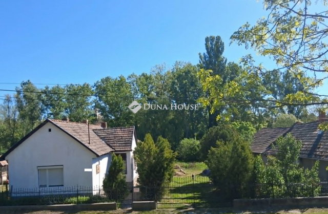 Eladó családi ház, Karádon 24.5 M Ft, 3 szobás