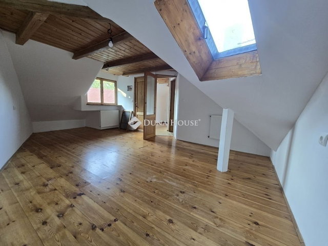 Eladó családi ház, Pécsett 79.9 M Ft, 7 szobás