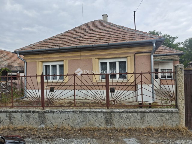 Eladó családi ház, Szentmártonkátán 33.9 M Ft, 2 szobás