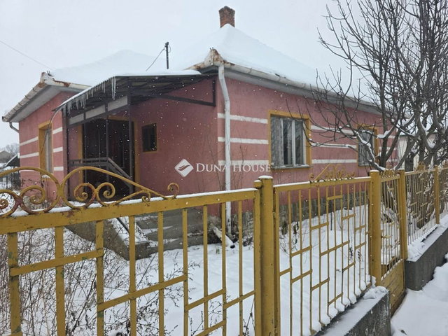 Eladó családi ház, Poroszlón 20 M Ft, 3 szobás