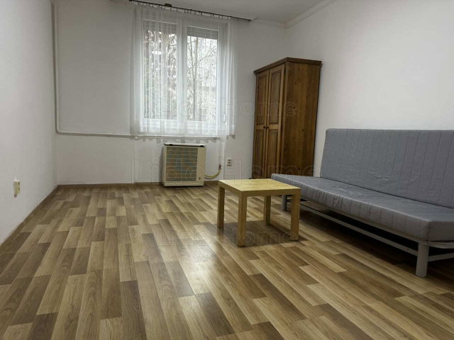 Eladó téglalakás, Veszprémben 41 M Ft, 1 szobás