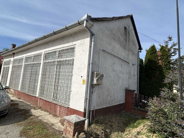 Eladó üzlethelyiség, Molnárin 15.5 M Ft, 2 szobás