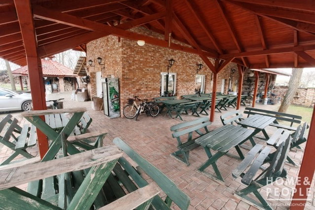 Eladó üzlethelyiség, Pusztaszeren 150 M Ft, 7 szobás