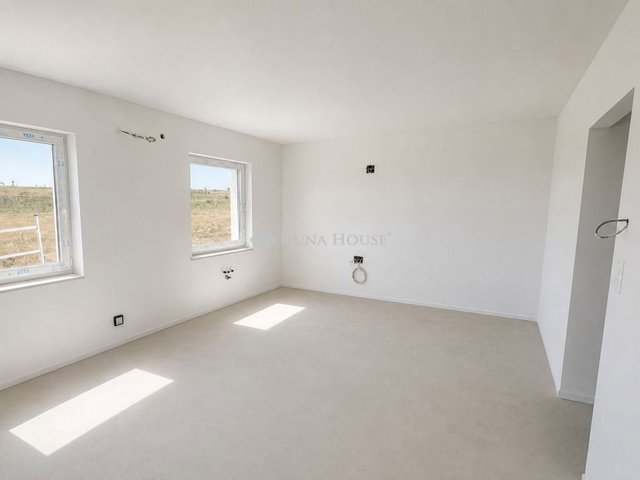 Eladó családi ház, Veszprémben 94.9 M Ft, 4 szobás