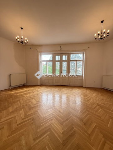 Eladó családi ház, Pécsett, Megye utcában 184 M Ft, 5 szobás