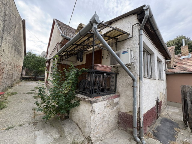 Eladó családi ház, Kaposváron, Szigetvári utcában 10.5 M Ft