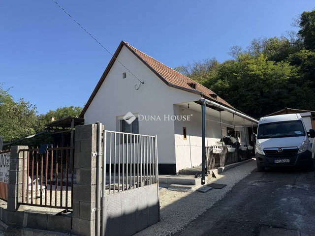 Eladó családi ház, Felcsúton 40 M Ft, 3 szobás