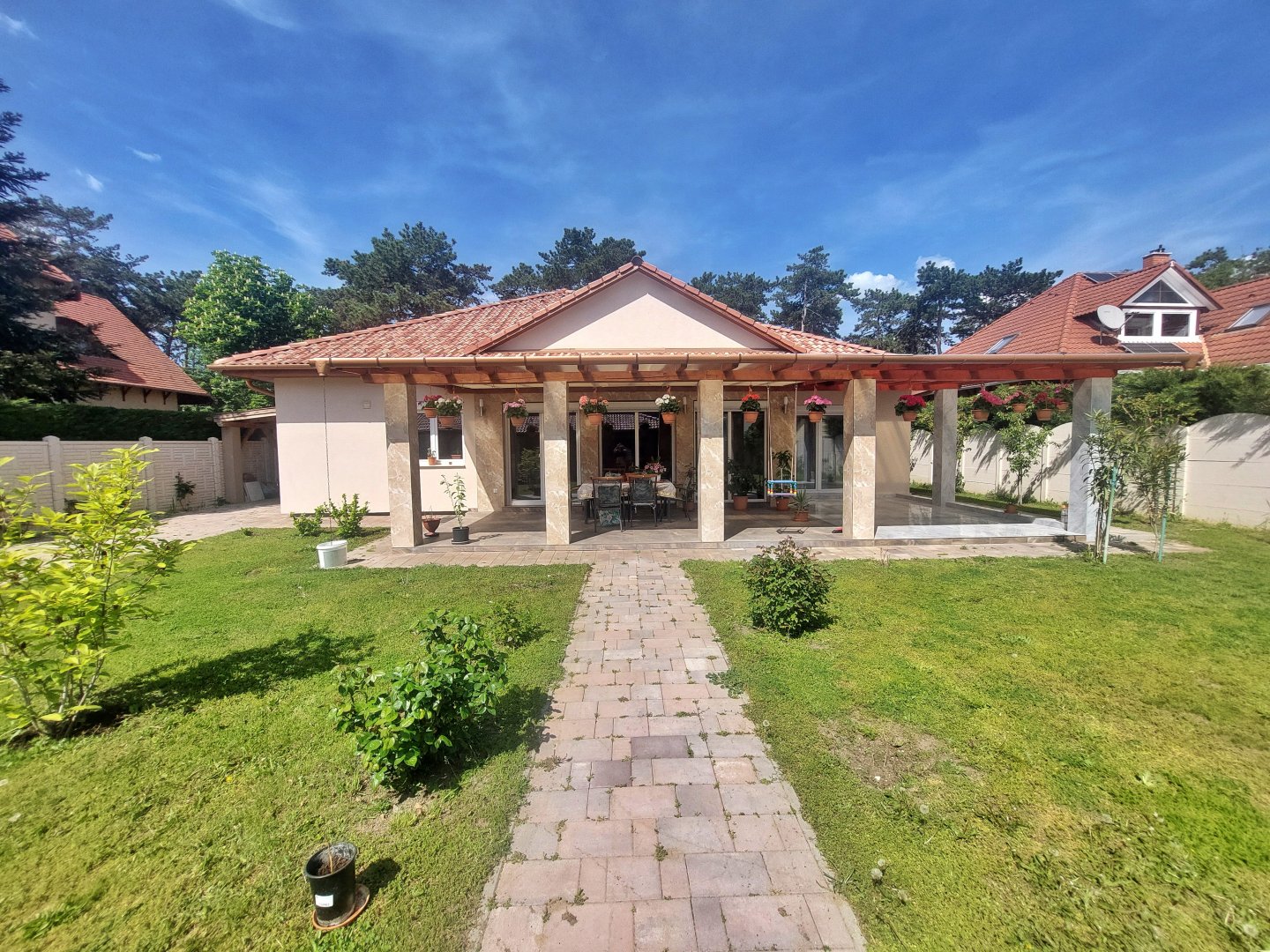 4 bed · 150m² · 250.000.000 ft