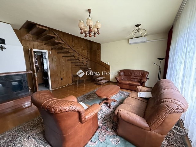 Eladó sorház, Nyergesújfaluban 88 M Ft, 6 szobás