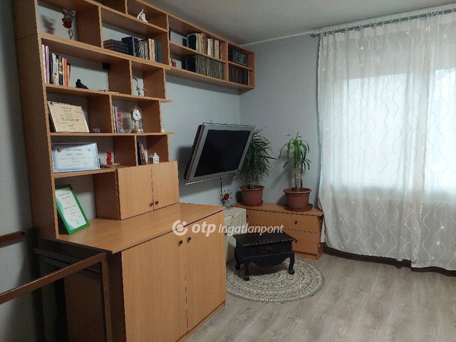 Eladó családi ház, Bakonyszentlászlón 75 M Ft, 3 szobás