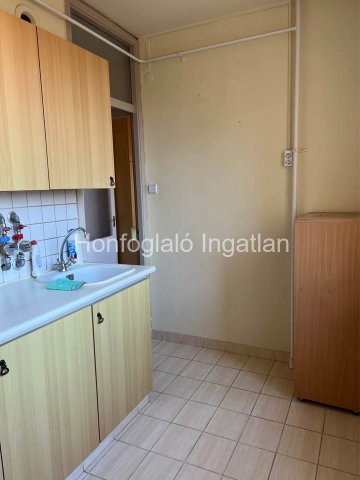 Eladó panellakás, Nyíregyházán 39.99 M Ft, 1+2 szobás