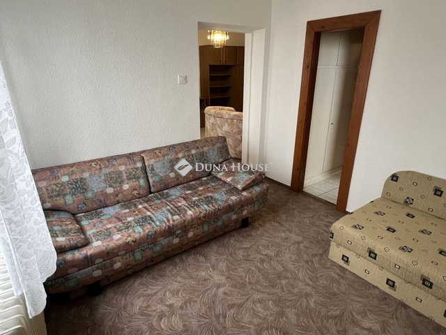 Eladó téglalakás, Dunaújvárosban 32.5 M Ft, 2 szobás